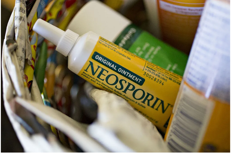 在鼻腔中涂抹孚諾軟膏（Neosporin）真的可以幫助預(yù)防病毒感染嗎？